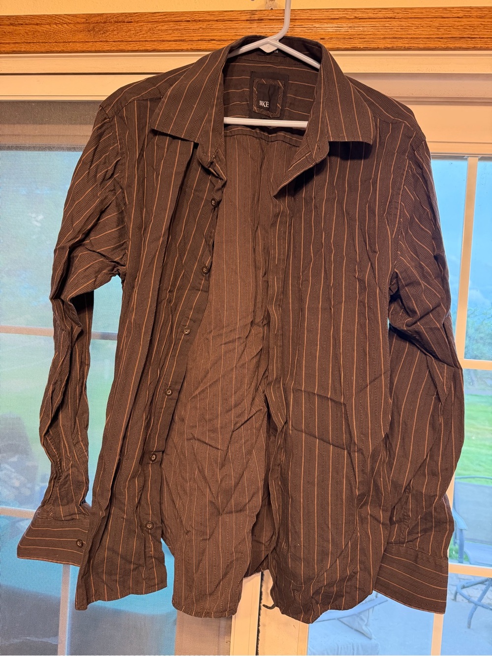 BKE Men's Brown Pinstripe Lightweight Shirt. Bin 125